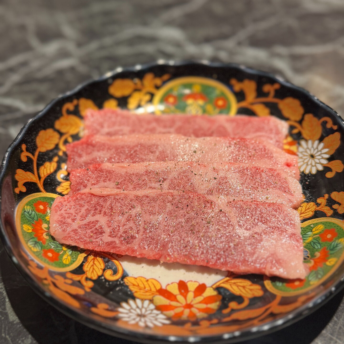 武蔵新城にある「焼肉極本店」で、今夜の特別なひとときを過ごし